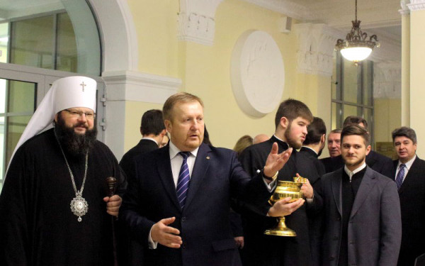 Митрополит освятил арбитражный суд